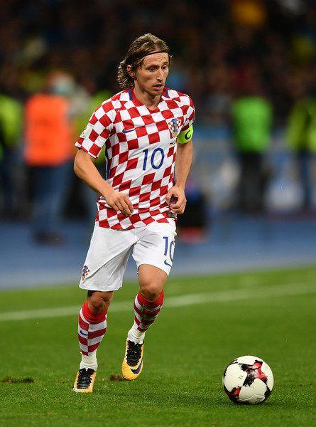 巴萨近6战5杀皇马力夺3冠 弗里克砍带队第四冠