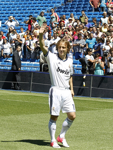 大黄点评faker，游戏态度值得尊重，但是他的人品不太行