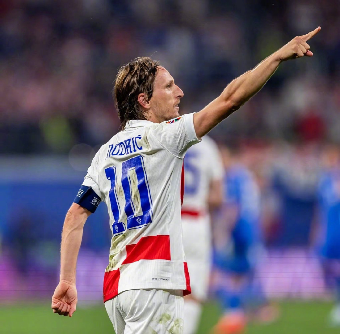 辽宁快速反击 布朗追身三分一箭穿心