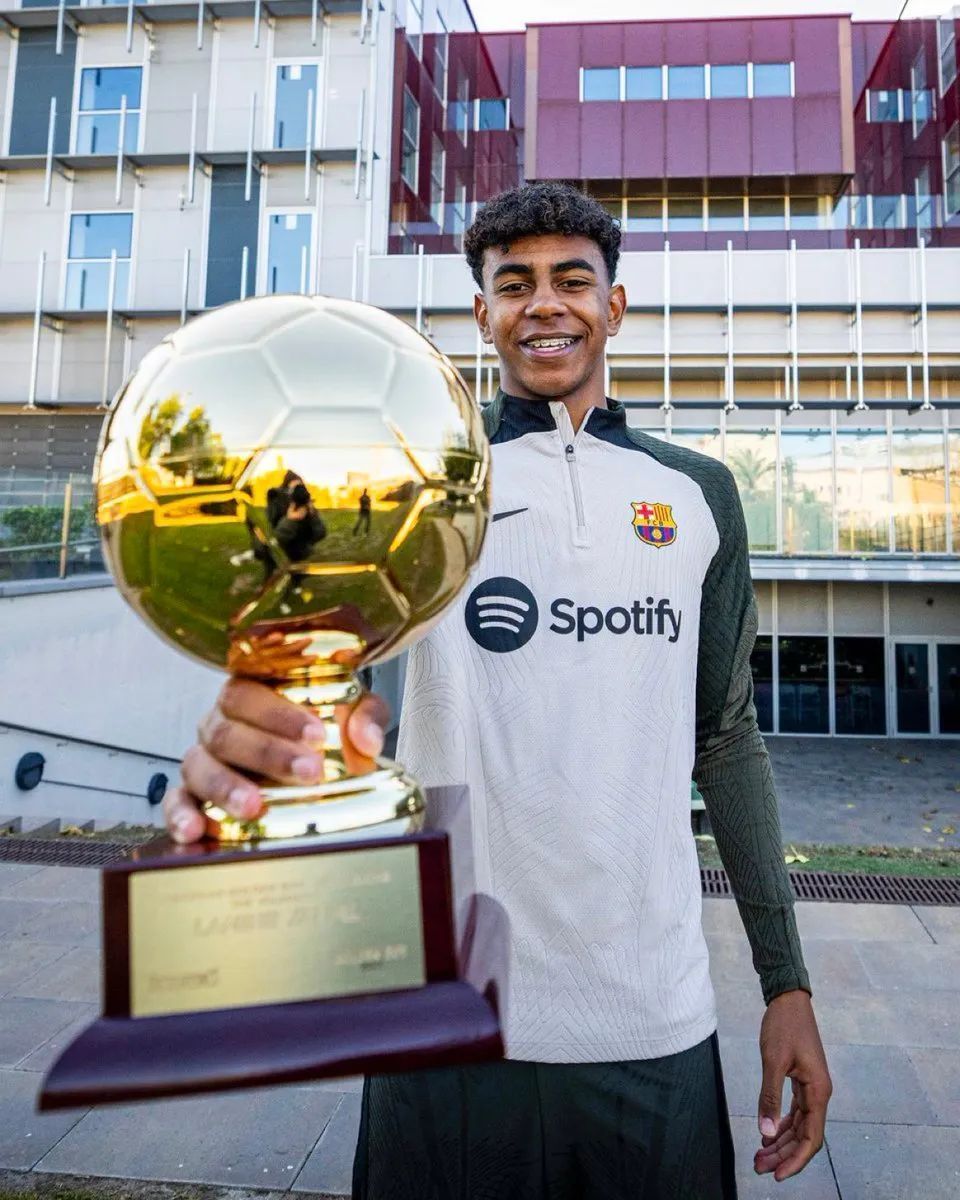 图片报：阿德耶米因换下场时发火被多特罚款9万欧元