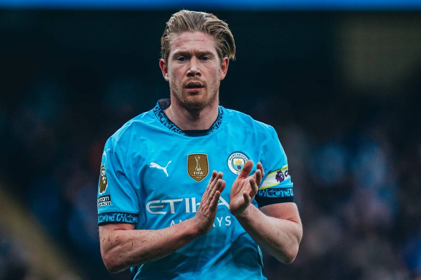 换阵收奇效 曼联主场胜喜鹊