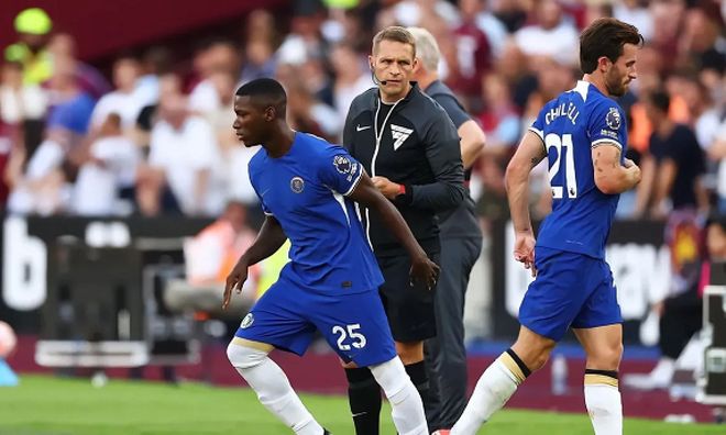 格林10+8+12库里5记三分，黄蜂后场双枪空砍60分，勇士交手7连胜