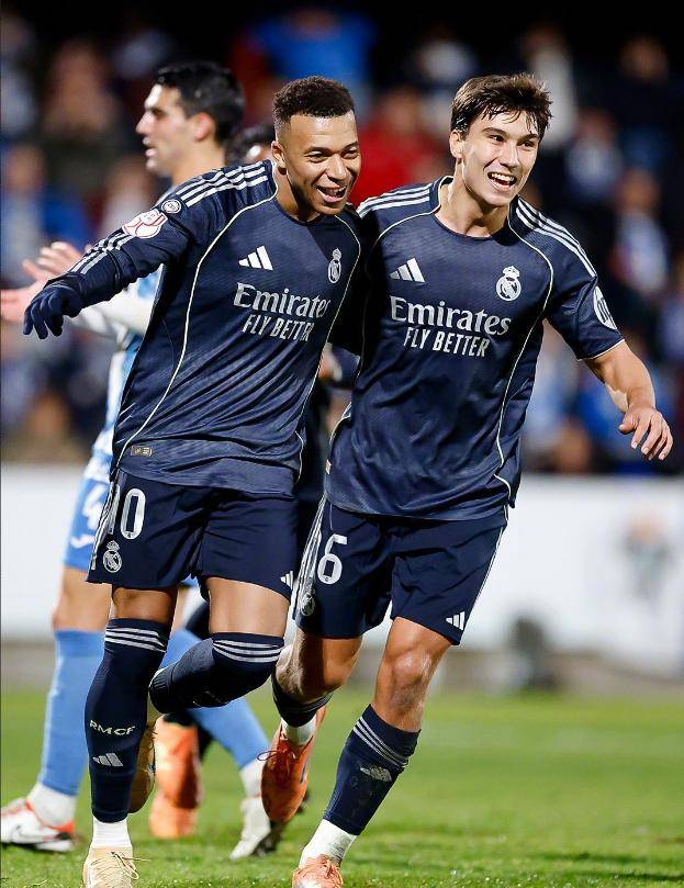 上线半年收益预估超14亿，这款游戏怎么做到“全球通吃”的？